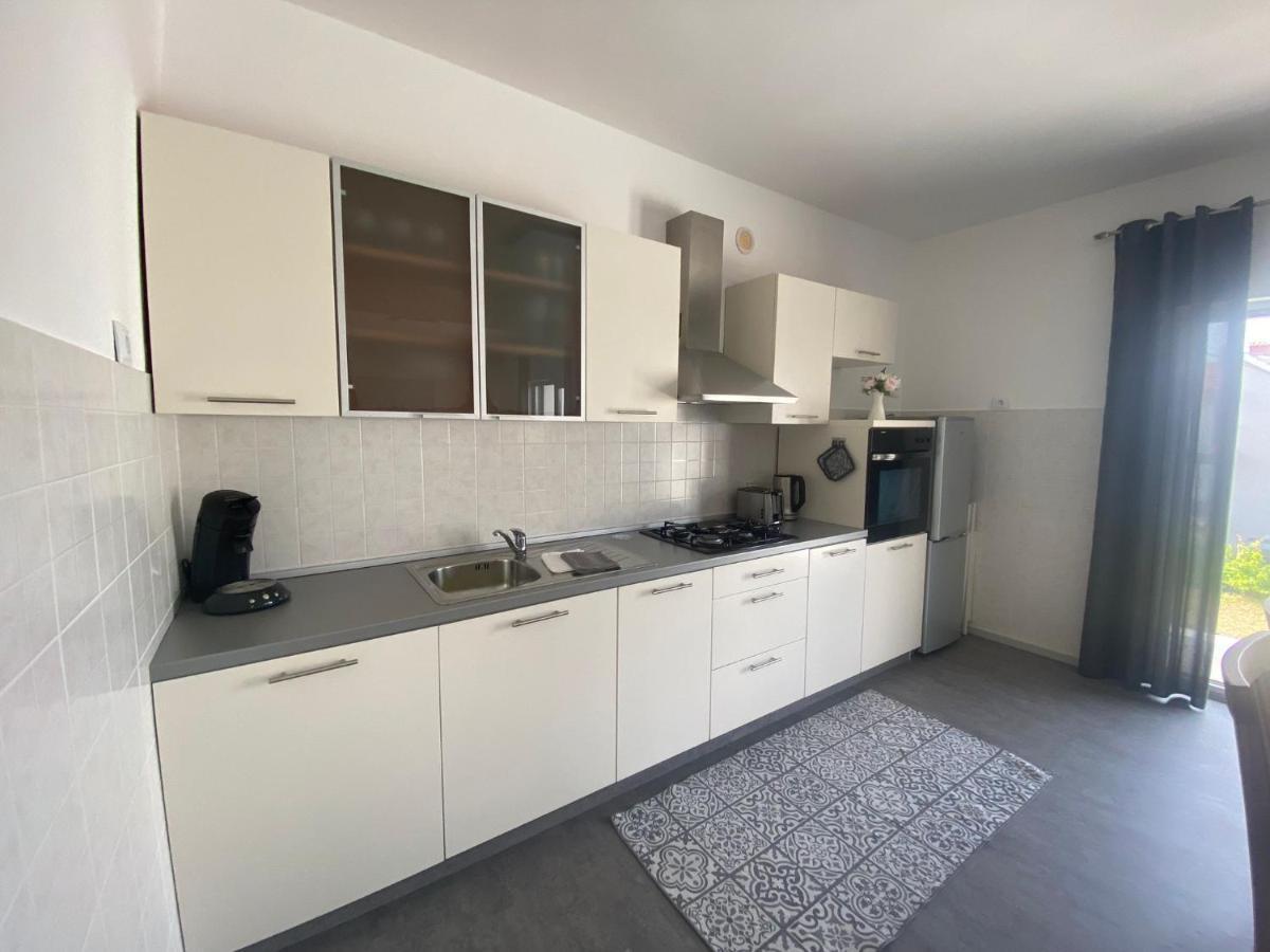 Apartment Milena Kastela Mit Whirlpool Экстерьер фото