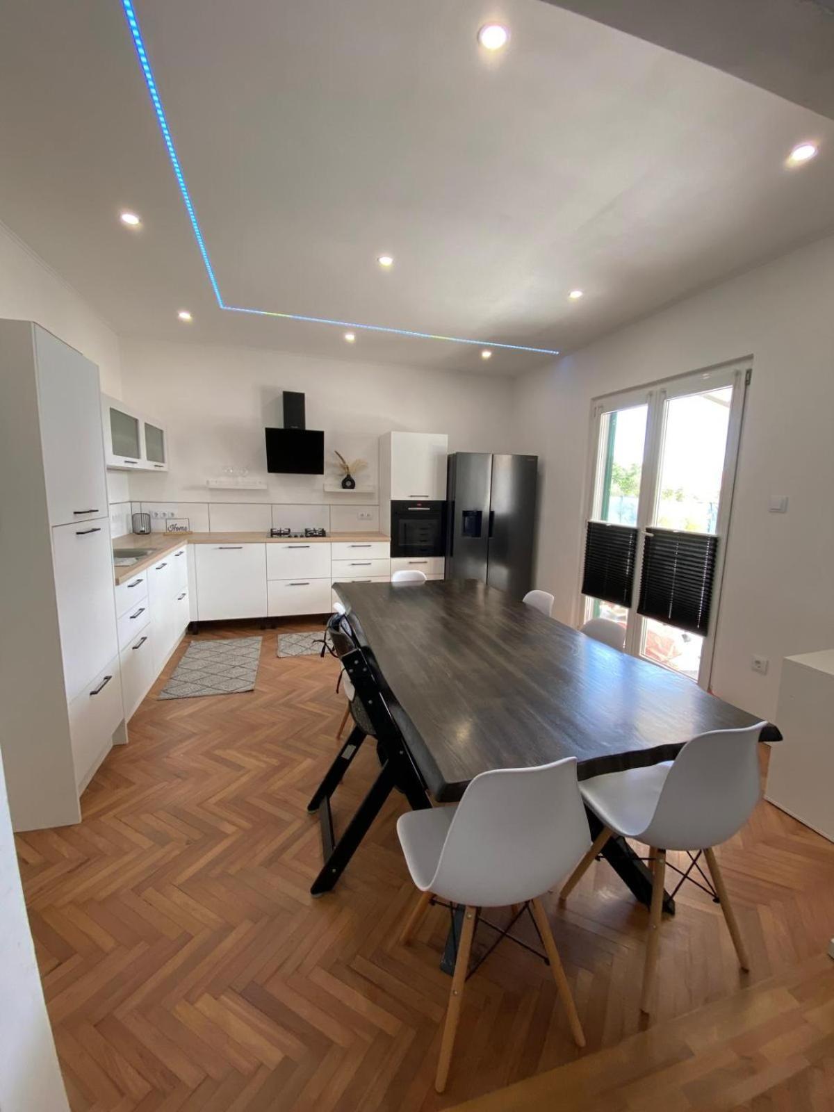 Apartment Milena Kastela Mit Whirlpool Экстерьер фото